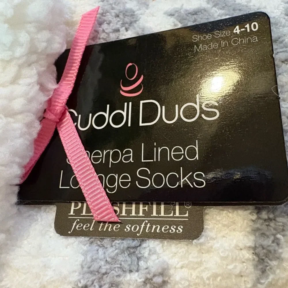 NWT Cuddl Duds Lounge Socks White and Gray Shoe Size 4-10